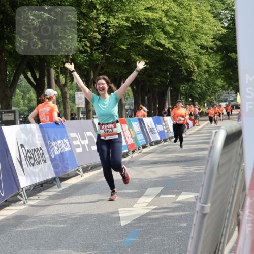 15.06.2025 - REWE Women's Run Strokosch-Dieckow http://msf.ph/oto/7939520 15.06.2025 11:15:33 Ziel 5463 meine-sportfotos.de