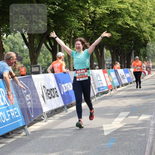 15.06.2025 - REWE Women's Run Strokosch-Dieckow http://msf.ph/oto/7939529 15.06.2025 11:15:33 Ziel 5463 meine-sportfotos.de