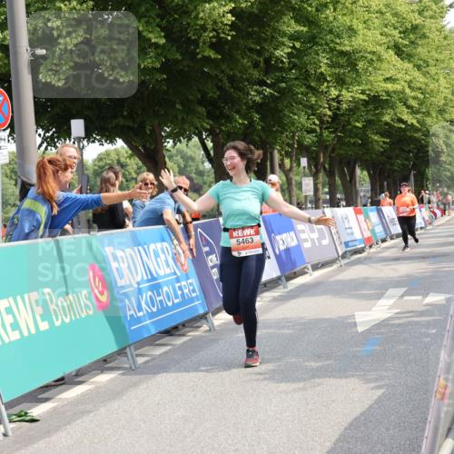 15.06.2025 - REWE Women's Run Strokosch-Dieckow http://msf.ph/oto/7939542 15.06.2025 11:15:35 Ziel 5463 meine-sportfotos.de