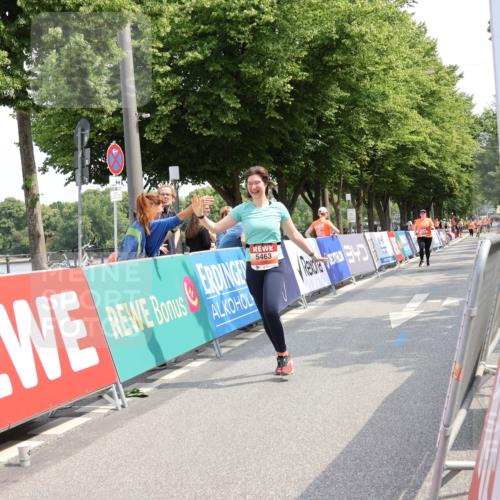 15.06.2025 - REWE Women's Run Strokosch-Dieckow http://msf.ph/oto/7939554 15.06.2025 11:15:35 Ziel 5463 meine-sportfotos.de