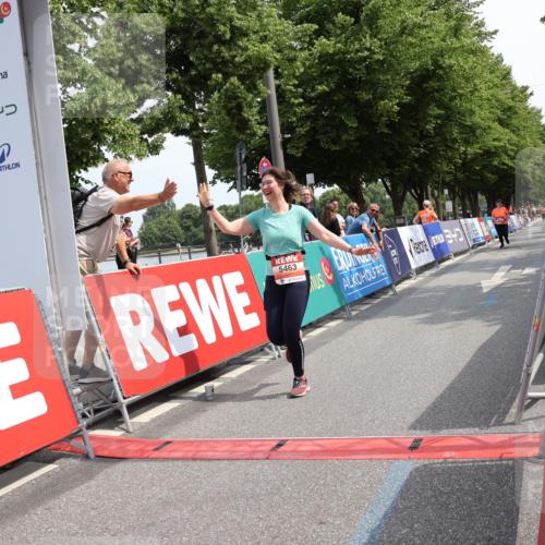 15.06.2025 - REWE Women's Run Strokosch-Dieckow http://msf.ph/oto/7939578 15.06.2025 11:15:36 Ziel 5463, 5664 meine-sportfotos.de
