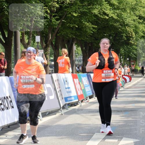 15.06.2025 - REWE Women's Run Strokosch-Dieckow http://msf.ph/oto/7939890 15.06.2025 11:16:26 Ziel 5225, 5592 meine-sportfotos.de