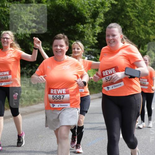 15.06.2025 - REWE Women's Run Jannik Wohlers http://msf.ph/oto/7940023 15.06.2025 10:14:57 Laufen 5689, 5587, 55, 5182 meine-sportfotos.de