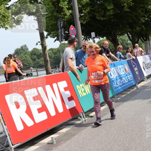 15.06.2025 - REWE Women's Run Strokosch-Dieckow http://msf.ph/oto/7940100 15.06.2025 11:16:40 Ziel 5533 meine-sportfotos.de