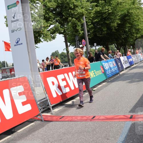 15.06.2025 - REWE Women's Run Strokosch-Dieckow http://msf.ph/oto/7940127 15.06.2025 11:16:40 Ziel 5533 meine-sportfotos.de