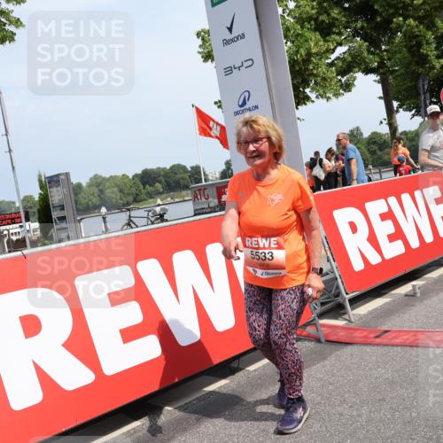 15.06.2025 - REWE Women's Run Strokosch-Dieckow http://msf.ph/oto/7940170 15.06.2025 11:16:42 Ziel 5533 meine-sportfotos.de