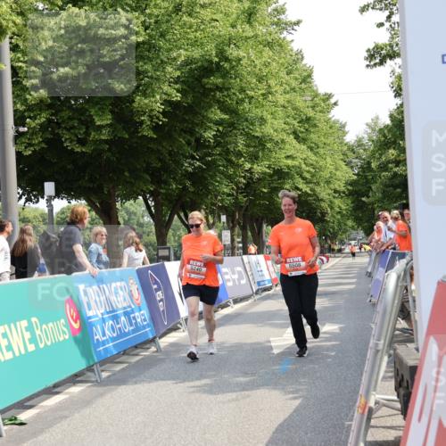 15.06.2025 - REWE Women's Run Strokosch-Dieckow http://msf.ph/oto/7940194 15.06.2025 11:17:10 Ziel 5240, 5508 meine-sportfotos.de