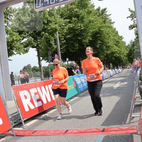15.06.2025 - REWE Women's Run Strokosch-Dieckow http://msf.ph/oto/7940252 15.06.2025 11:17:13 Ziel 5240, 5508 meine-sportfotos.de