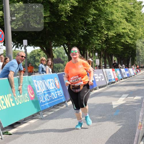 15.06.2025 - REWE Women's Run Strokosch-Dieckow http://msf.ph/oto/7940304 15.06.2025 11:17:44 Ziel 5245 meine-sportfotos.de