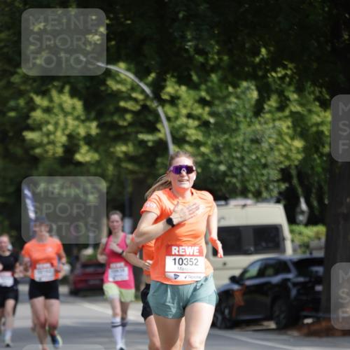 15.06.2025 - REWE Women's Run Jannik Wohlers http://msf.ph/oto/7940315 15.06.2025 08:45:24 Laufen 10352 meine-sportfotos.de
