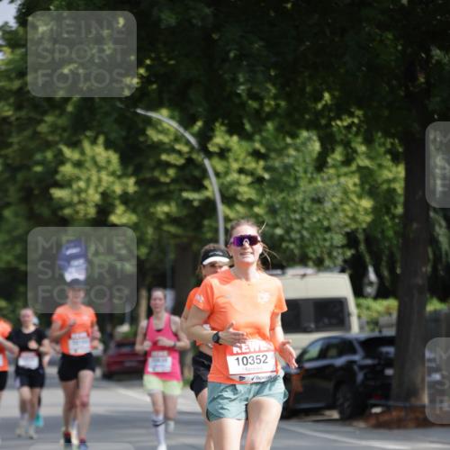 15.06.2025 - REWE Women's Run Jannik Wohlers http://msf.ph/oto/7940328 15.06.2025 08:45:24 Laufen 10352 meine-sportfotos.de
