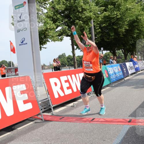 15.06.2025 - REWE Women's Run Strokosch-Dieckow http://msf.ph/oto/7940343 15.06.2025 11:17:45 Ziel 5245 meine-sportfotos.de