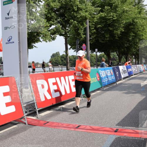15.06.2025 - REWE Women's Run Strokosch-Dieckow http://msf.ph/oto/7940536 15.06.2025 11:19:19 Ziel 5258 meine-sportfotos.de