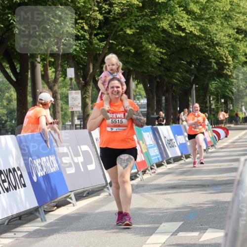 15.06.2025 - REWE Women's Run Strokosch-Dieckow http://msf.ph/oto/7940588 15.06.2025 11:19:27 Ziel 5258, 5515 meine-sportfotos.de