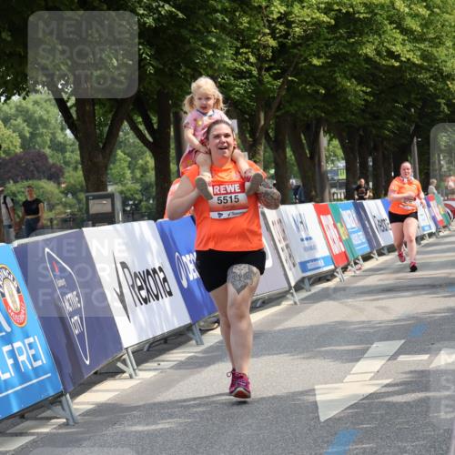 15.06.2025 - REWE Women's Run Strokosch-Dieckow http://msf.ph/oto/7940607 15.06.2025 11:19:28 Ziel 5515 meine-sportfotos.de