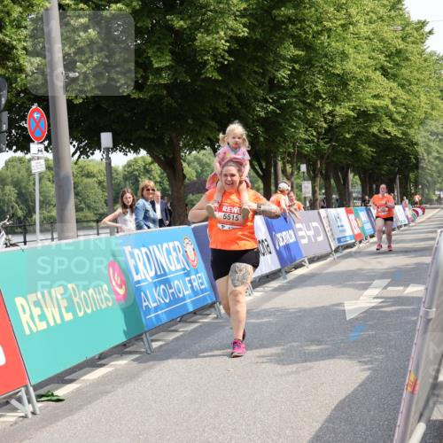 15.06.2025 - REWE Women's Run Strokosch-Dieckow http://msf.ph/oto/7940625 15.06.2025 11:19:30 Ziel 5515, 5626 meine-sportfotos.de