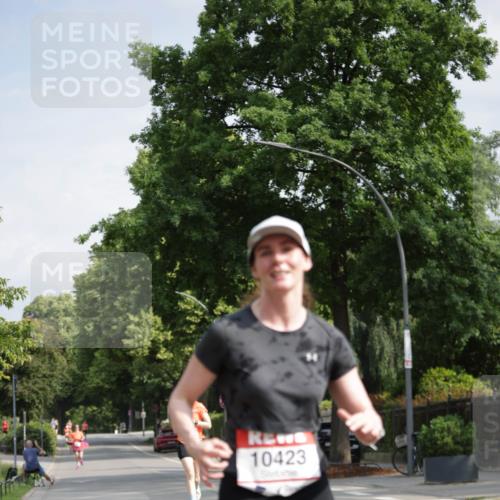 15.06.2025 - REWE Women's Run Jannik Wohlers http://msf.ph/oto/7940750 15.06.2025 08:45:34 Laufen 10423 meine-sportfotos.de