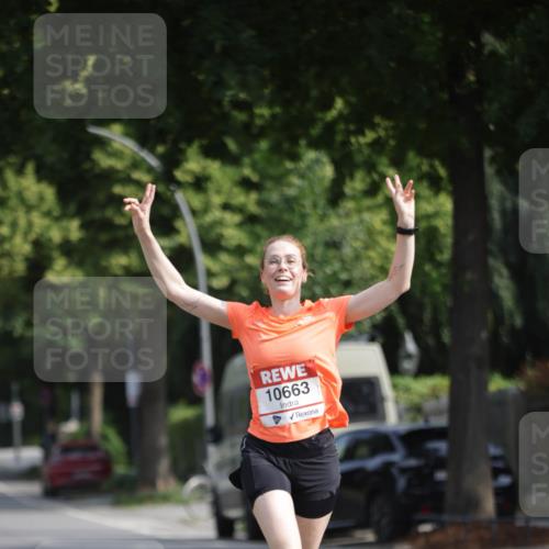 15.06.2025 - REWE Women's Run Jannik Wohlers http://msf.ph/oto/7940789 15.06.2025 08:45:36 Laufen 10663 meine-sportfotos.de