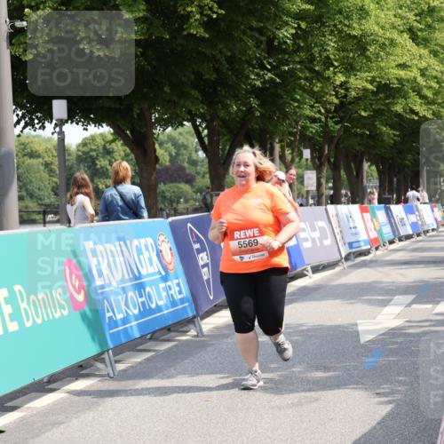 15.06.2025 - REWE Women's Run Strokosch-Dieckow http://msf.ph/oto/7940795 15.06.2025 11:20:34 Ziel 5569 meine-sportfotos.de