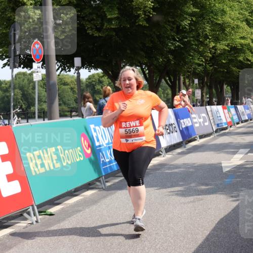 15.06.2025 - REWE Women's Run Strokosch-Dieckow http://msf.ph/oto/7940819 15.06.2025 11:20:35 Ziel 5569 meine-sportfotos.de