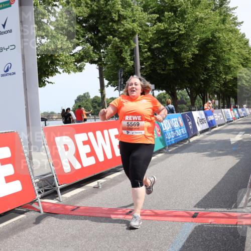 15.06.2025 - REWE Women's Run Strokosch-Dieckow http://msf.ph/oto/7940845 15.06.2025 11:20:36 Ziel 5569 meine-sportfotos.de
