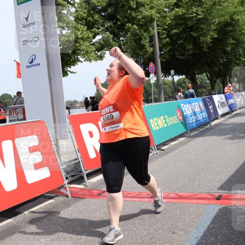 15.06.2025 - REWE Women's Run Strokosch-Dieckow http://msf.ph/oto/7940862 15.06.2025 11:20:36 Ziel 5569 meine-sportfotos.de