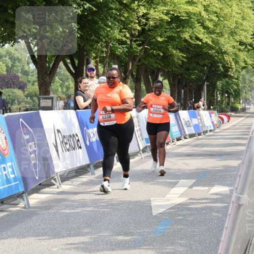 15.06.2025 - REWE Women's Run Strokosch-Dieckow http://msf.ph/oto/7940918 15.06.2025 11:22:06 Ziel 5338, 5409 meine-sportfotos.de