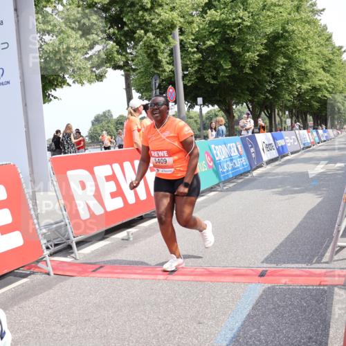 15.06.2025 - REWE Women's Run Strokosch-Dieckow http://msf.ph/oto/7941063 15.06.2025 11:22:12 Ziel 5338, 5409 meine-sportfotos.de