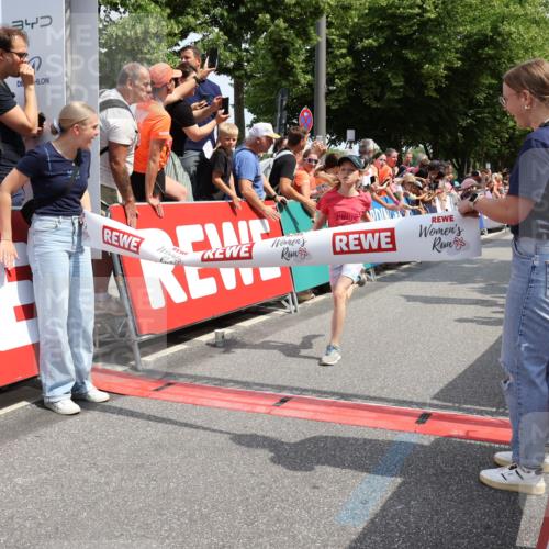 15.06.2025 - REWE Women's Run Strokosch-Dieckow http://msf.ph/oto/7941100 15.06.2025 11:33:35 Ziel 203, 209 meine-sportfotos.de