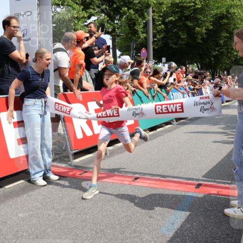 15.06.2025 - REWE Women's Run Strokosch-Dieckow http://msf.ph/oto/7941109 15.06.2025 11:33:36 Ziel 203, 209, 315 meine-sportfotos.de