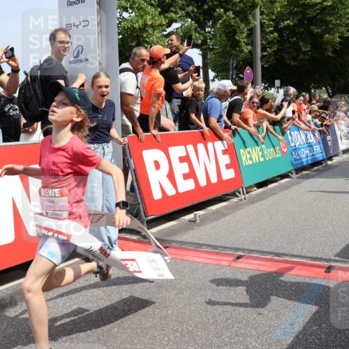 15.06.2025 - REWE Women's Run Strokosch-Dieckow http://msf.ph/oto/7941121 15.06.2025 11:33:36 Ziel 203, 209, 315 meine-sportfotos.de