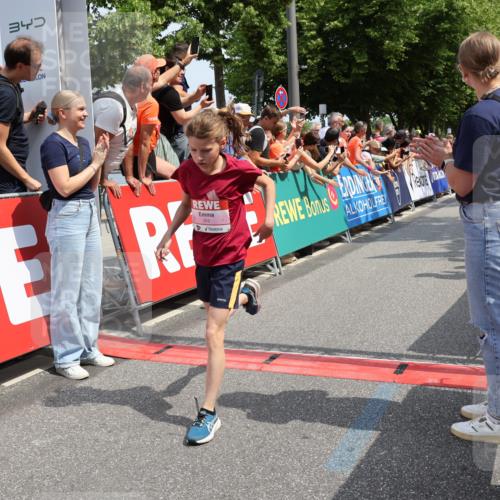 15.06.2025 - REWE Women's Run Strokosch-Dieckow http://msf.ph/oto/7941159 15.06.2025 11:33:42 Ziel 203, 209, 222, 315 meine-sportfotos.de