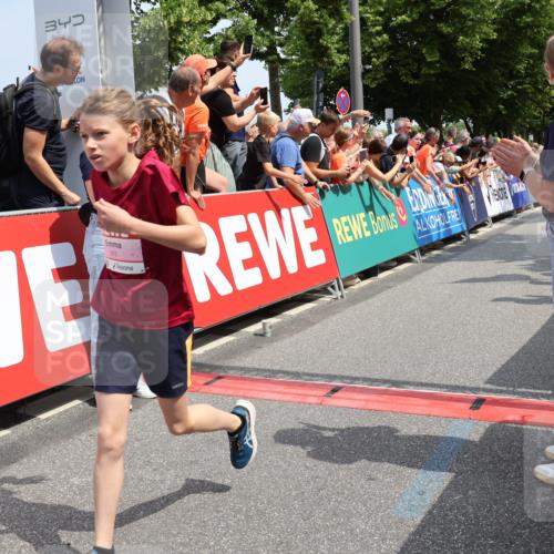 15.06.2025 - REWE Women's Run Strokosch-Dieckow http://msf.ph/oto/7941172 15.06.2025 11:33:42 Ziel 203, 209, 222, 315 meine-sportfotos.de