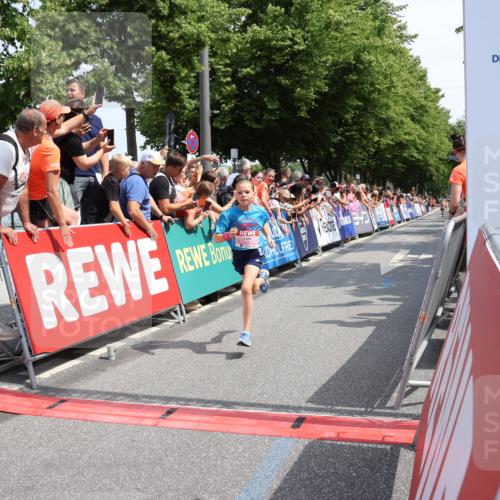 15.06.2025 - REWE Women's Run Strokosch-Dieckow http://msf.ph/oto/7941202 15.06.2025 11:33:48 Ziel 222, 315 meine-sportfotos.de