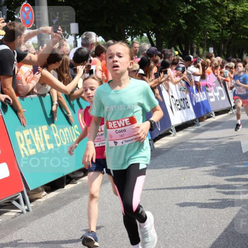 15.06.2025 - REWE Women's Run Strokosch-Dieckow http://msf.ph/oto/7941237 15.06.2025 11:33:57 Ziel 187, 204, 244, 249 meine-sportfotos.de
