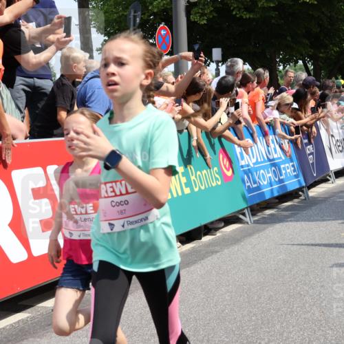 15.06.2025 - REWE Women's Run Strokosch-Dieckow http://msf.ph/oto/7941246 15.06.2025 11:33:57 Ziel 187, 204, 244, 249 meine-sportfotos.de