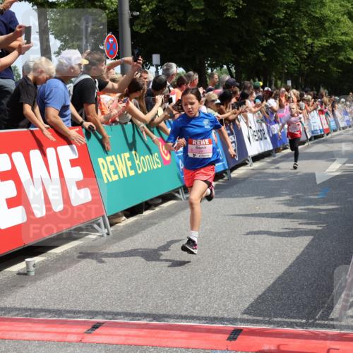 15.06.2025 - REWE Women's Run Strokosch-Dieckow http://msf.ph/oto/7941261 15.06.2025 11:33:59 Ziel 158, 187, 204, 244, 249, 292 meine-sportfotos.de