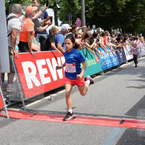 15.06.2025 - REWE Women's Run Strokosch-Dieckow http://msf.ph/oto/7941270 15.06.2025 11:33:59 Ziel 158, 187, 204, 244, 249, 292 meine-sportfotos.de