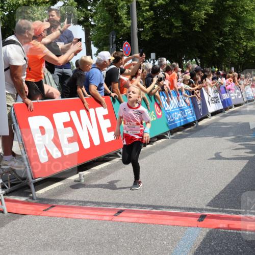 15.06.2025 - REWE Women's Run Strokosch-Dieckow http://msf.ph/oto/7941293 15.06.2025 11:34:00 Ziel 158, 187, 204, 244, 249, 292 meine-sportfotos.de