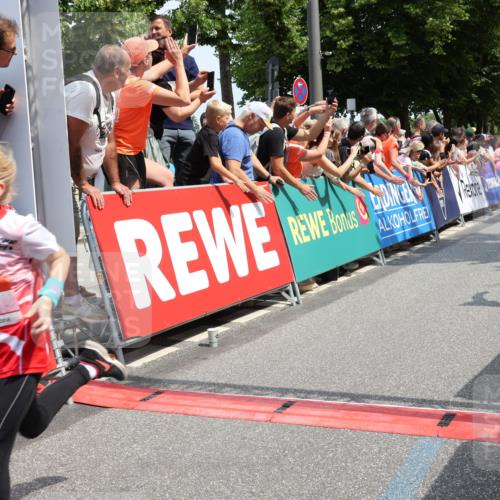 15.06.2025 - REWE Women's Run Strokosch-Dieckow http://msf.ph/oto/7941320 15.06.2025 11:34:01 Ziel 158, 187, 204, 244, 249, 292 meine-sportfotos.de