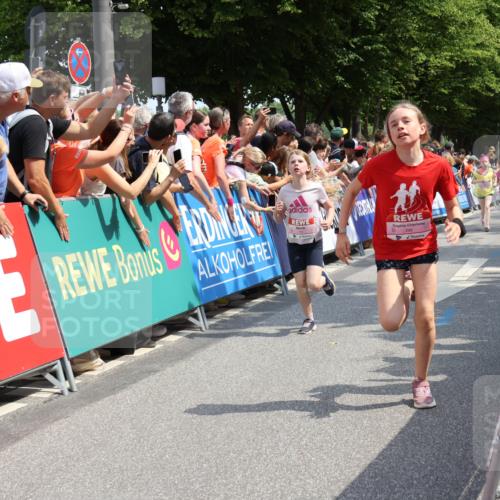 15.06.2025 - REWE Women's Run Strokosch-Dieckow http://msf.ph/oto/7941348 15.06.2025 11:34:03 Ziel 130, 132, 151, 158, 187, 204, 244, 249, 292 meine-sportfotos.de