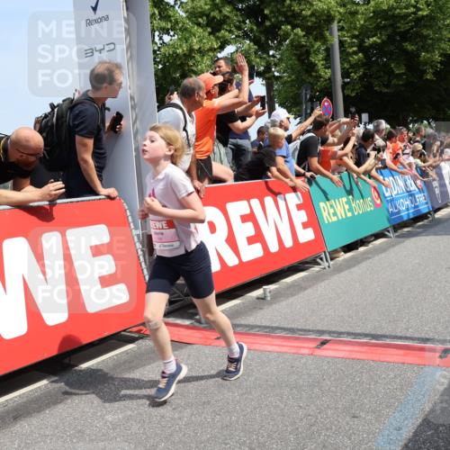 15.06.2025 - REWE Women's Run Strokosch-Dieckow http://msf.ph/oto/7941419 15.06.2025 11:34:05 Ziel 130, 132, 151, 158, 244, 249, 292, 322 meine-sportfotos.de