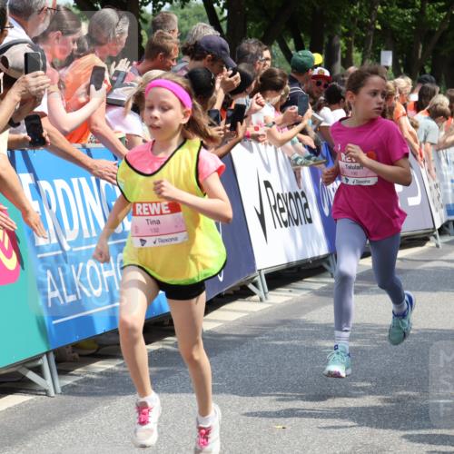 15.06.2025 - REWE Women's Run Strokosch-Dieckow http://msf.ph/oto/7941433 15.06.2025 11:34:07 Ziel 130, 132, 151, 158, 244, 276, 292, 322 meine-sportfotos.de