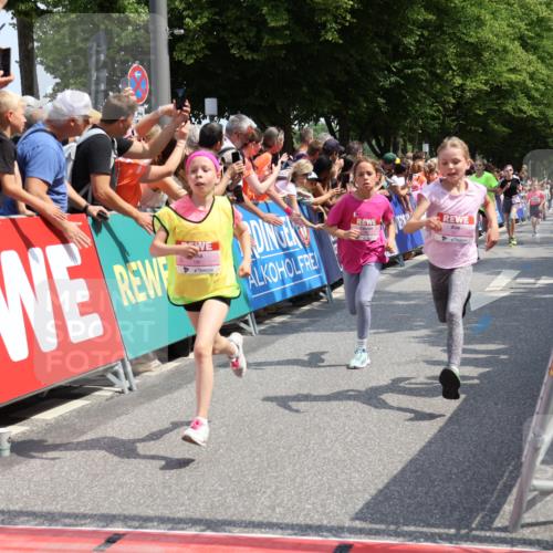15.06.2025 - REWE Women's Run Strokosch-Dieckow http://msf.ph/oto/7941444 15.06.2025 11:34:08 Ziel 130, 132, 142, 151, 158, 244, 267, 276, 292, 322 meine-sportfotos.de