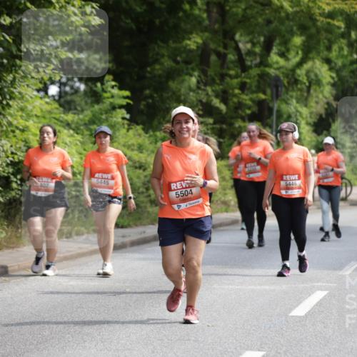 15.06.2025 - REWE Women's Run Jannik Wohlers http://msf.ph/oto/7941462 15.06.2025 10:15:25 Laufen 5445, 407, 5504, 5446 meine-sportfotos.de