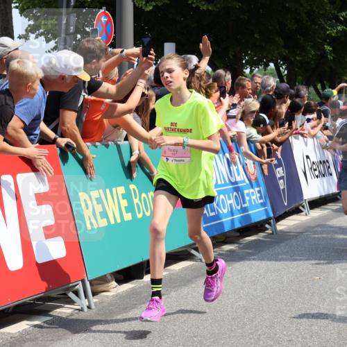 15.06.2025 - REWE Women's Run Strokosch-Dieckow http://msf.ph/oto/7941506 15.06.2025 11:34:11 Ziel 130, 132, 142, 144, 151, 158, 242, 267, 276, 292, 322 meine-sportfotos.de