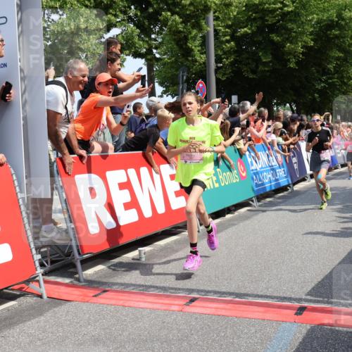 15.06.2025 - REWE Women's Run Strokosch-Dieckow http://msf.ph/oto/7941516 15.06.2025 11:34:11 Ziel 130, 132, 142, 144, 151, 158, 242, 267, 276, 292, 322 meine-sportfotos.de