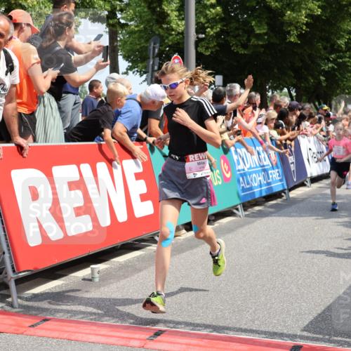 15.06.2025 - REWE Women's Run Strokosch-Dieckow http://msf.ph/oto/7941549 15.06.2025 11:34:12 Ziel 130, 132, 142, 144, 151, 158, 186, 242, 267, 276, 291, 322 meine-sportfotos.de
