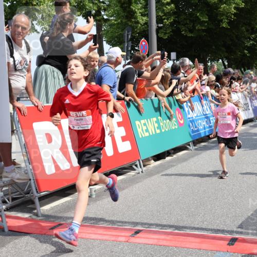 15.06.2025 - REWE Women's Run Strokosch-Dieckow http://msf.ph/oto/7941621 15.06.2025 11:34:15 Ziel 130, 132, 142, 144, 151, 186, 195, 242, 267, 276, 291, 322 meine-sportfotos.de