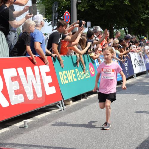 15.06.2025 - REWE Women's Run Strokosch-Dieckow http://msf.ph/oto/7941634 15.06.2025 11:34:15 Ziel 130, 132, 142, 144, 151, 186, 195, 242, 267, 276, 291, 322 meine-sportfotos.de